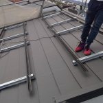 屋根工事後
太陽光専用の架台を固定していきます。