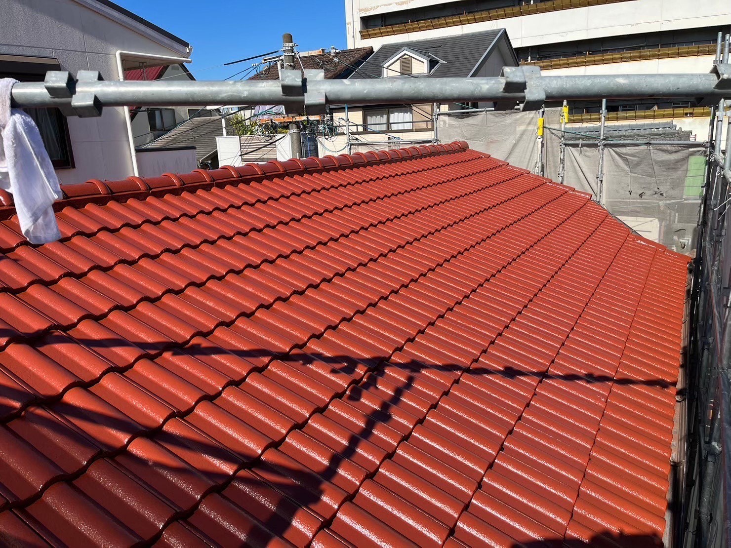 施工後です。
屋根塗料は、オリエンタル塗料/マイティシリコンで塗装させて頂きました。
オリエンタル塗料は、屋根の塗料に特化しています。
屋根塗装は、オリエンタル塗料が一番良いですね。